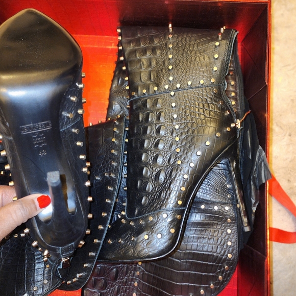 Black Croc Studded Caiman II Thigh High Boots **BRAND NEW** - Picture 3 of 4
